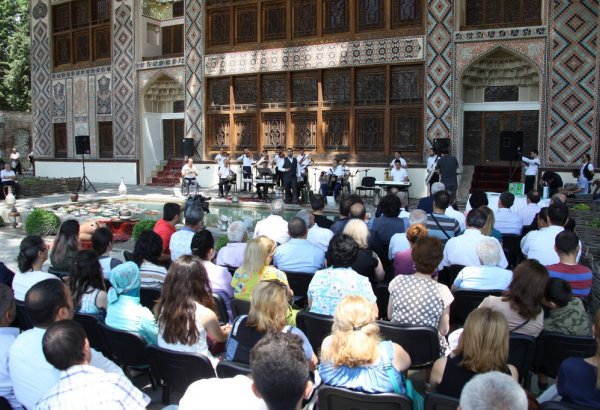 “İpək yolu” VII Beynəlxalq musiqi festivalında Şəki "Zirvə" ansamblının konserti olub (FOTO)