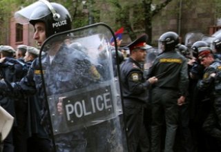 Ermənistanda futbolçular polisi döyüb