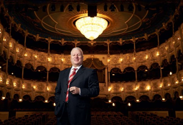 Директор азербайджанского театра стал телеведущим (ВИДЕО)
