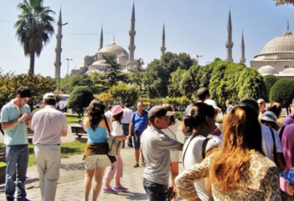 Турцию посетило свыше 480 тыс. туристов из Ирана и Ирака