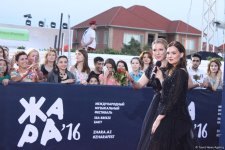 Российские звезды на красной дорожке фестиваля "Жара" в Баку – день второй (ФОТО)