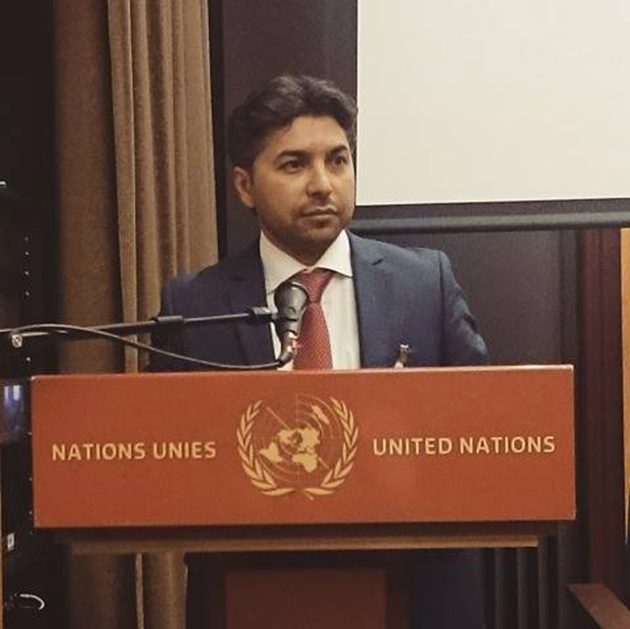 Азербайджанский режиссер удостоен сертификата ООН (ФОТО)
