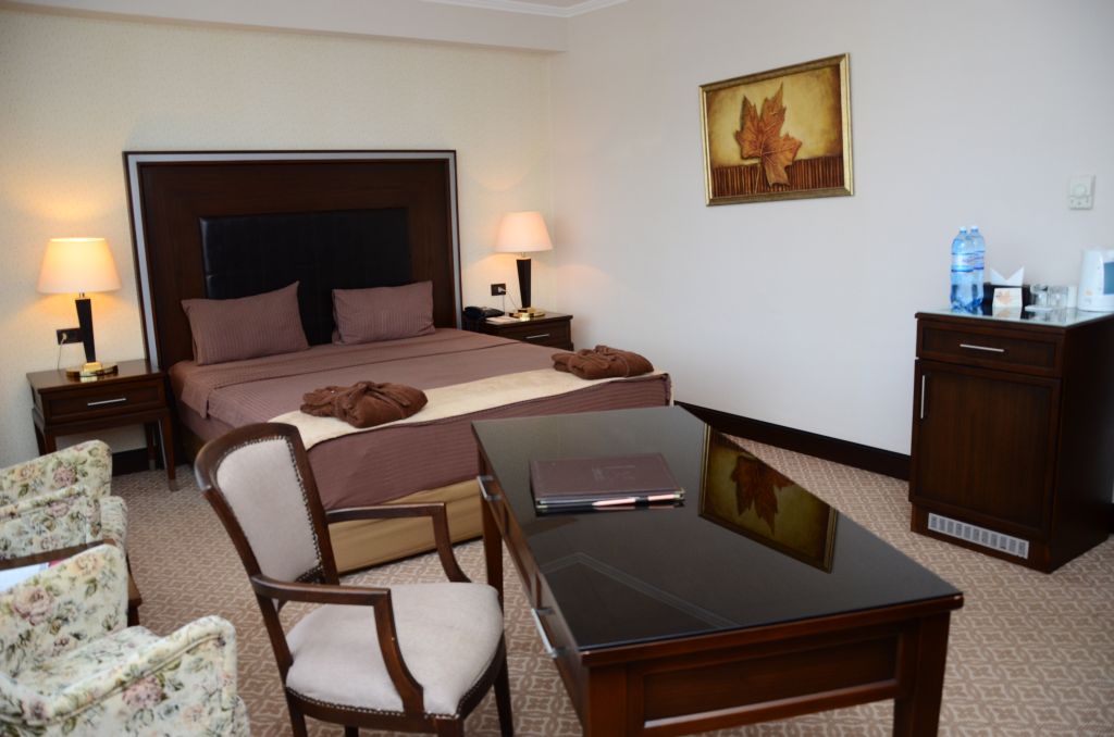 "Chinar Hotel & Spa Naftalan" oteli sərfəli qiymətlərlə
istirahət və müalicə təklif edir (FOTO)