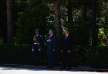 Baku holds official welcoming ceremony for Ukrainian president