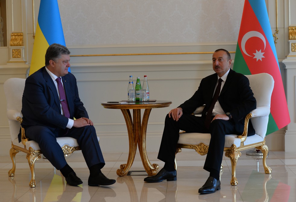 Prezident İlham Əliyevin Petro Poroşenko ilə təkbətək görüşü keçirilib (FOTO)