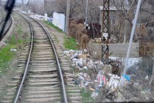 Железную дорогу в окрестностях Баку очищают от бытовых отходов (ФОТО)