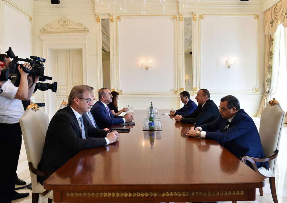 Cumhurbakanı Aliyev Bakan Çavuşoğlu’nu kabul etti
