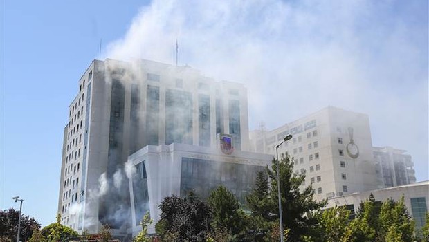 Strong fire breaks out in Turkish gendarmerie building in Ankara