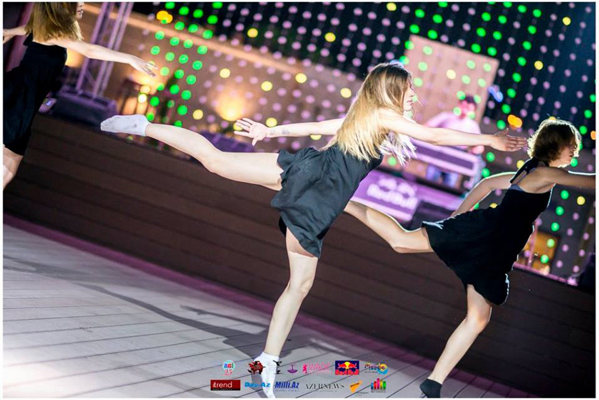 Танцы на пляже Баку: Лето – это весёлое приключение! (ФОТО)