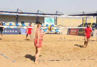 Азербайджанские звезды сразятся в пляжном волейболе (ВИДЕО)