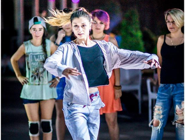 На Бакинском бульваре будут проводиться бесплатные уроки  по танцам (ФОТО)