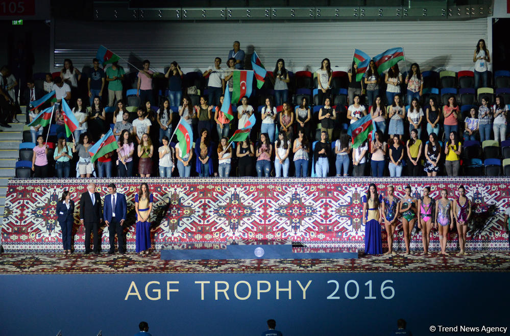 В Баку прошла церемония награждения победителей финалов Кубка мира по художественной гимнастике в упражнениях с обручем и мячом (ФОТО)