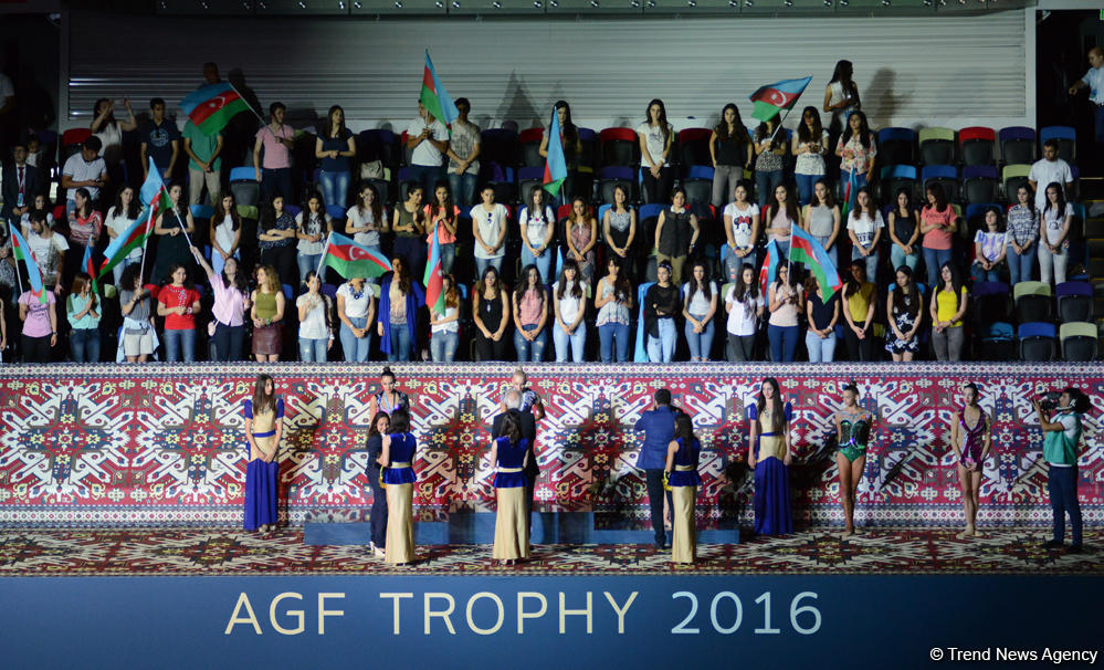 В Баку прошла церемония награждения победителей финалов Кубка мира по художественной гимнастике в упражнениях с обручем и мячом (ФОТО)