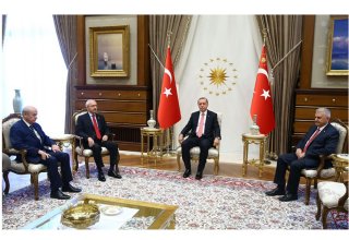 Türkiyə Prezidenti müxalifət liderlərini qəbul edib