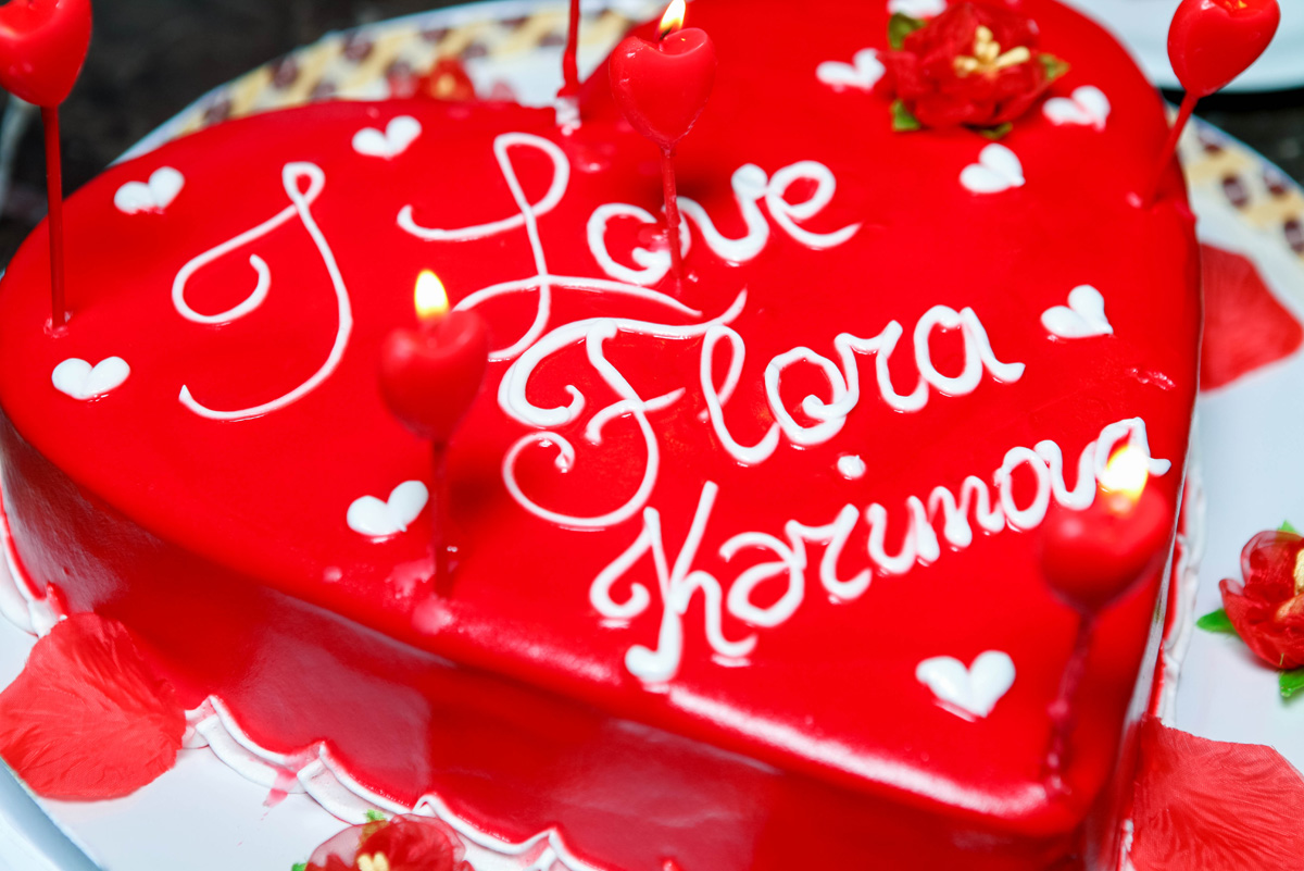 Необычный юбилей легендарной Флоры Керимовой - красная дорожка, овации молодежи (ФОТО)