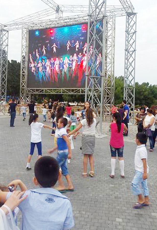 Летние танцы на Бакинском бульваре – бесплатные уроки и масса позитива (ФОТО)