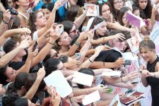 Азербайджанские школьники встретились со звездой Голливуда Дженнифер Энистон в Италии (ФОТО) - Gallery Thumbnail