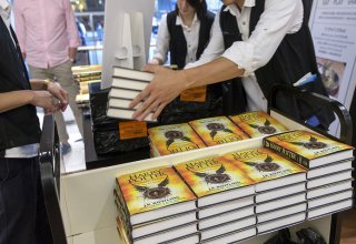 Новая книга о Гарри Поттере стала самой продаваемой в Британии