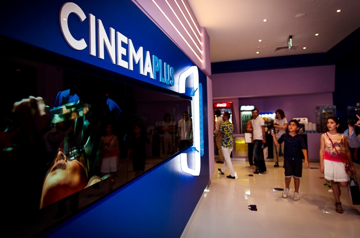 Торжественное открытие кинотеатра CinemaPlus в Amburan Mall: арки с цветами, шары и огромный дирижабль (ФОТО/ВИДЕО)