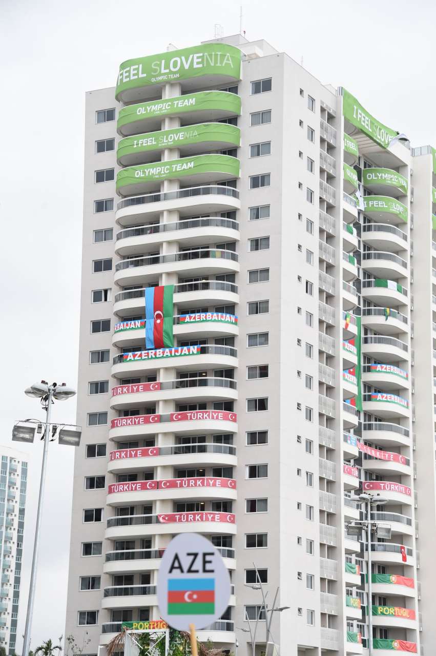 Rio-de-Janeyrodakı Olimpiya Kəndində Azərbaycan bayrağı qaldırılıb (FOTO)