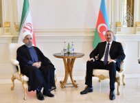 Azerbaijani, Iranian presidents hold one-on-one meeting