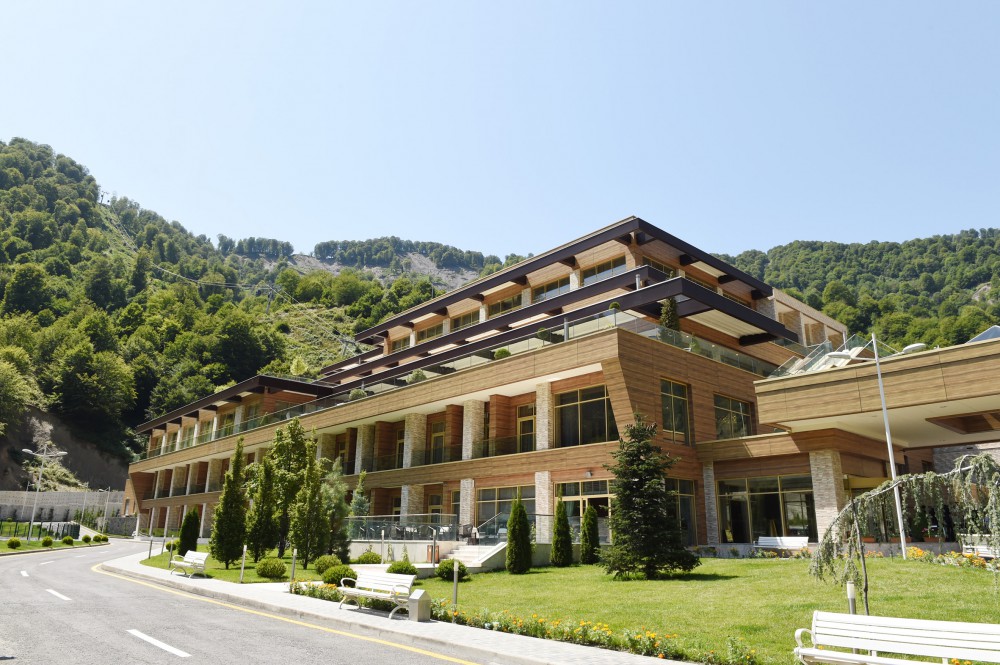 Prezident İlham Əliyev Qəbələdə "Qafqaz Tufandağ Mountain Resort" otelinin açılışında iştirak edib (FOTO)