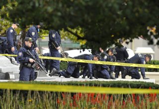 В Торонто неизвестный выстрелил в полицейского
