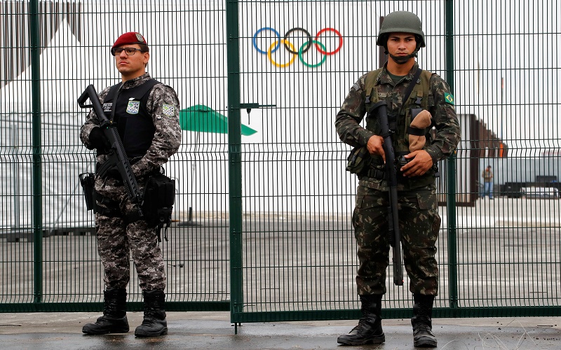 Polis oğurlanmış 20 000 dolları Olimpiya kəndinin əməkdaşından tapdı