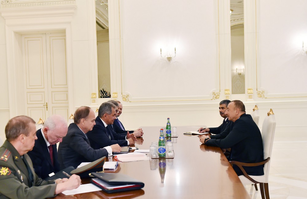 Prezident İlham Əliyev Rusiyanın müdafiə nazirini qəbul edib