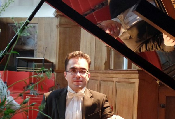 Молодой азербайджанский пианист покорил слушателей фестиваля в Нидерландах (ФОТО)