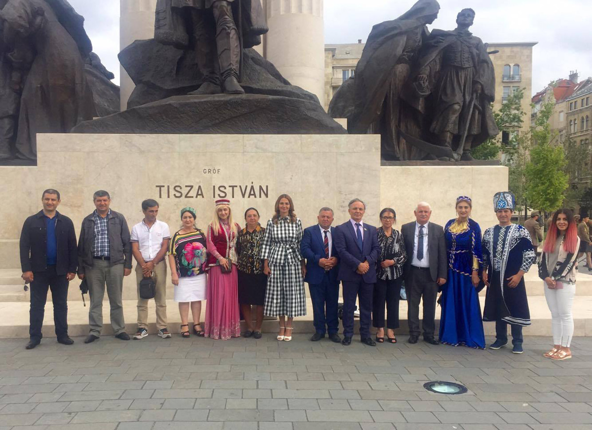 Gülnarə Xəlilova: Macarıstandakı Qurultay türk xalqlarını birləşdirir və sülhə çağırır (FOTO)