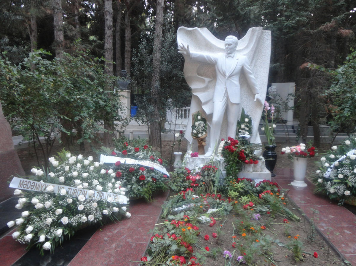 В Баку почтили память Муслима Магомаева (ФОТО)