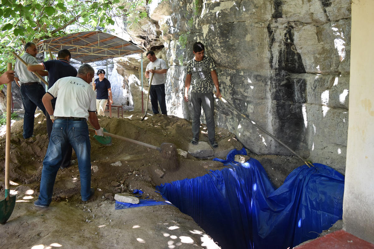 Azərbaycanın qədim mağarasında yeni arxeoloji nümunələr tapılıb (FOTO)