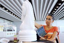Креативные и красочные шахматные фигуры в Баку (ФОТО)