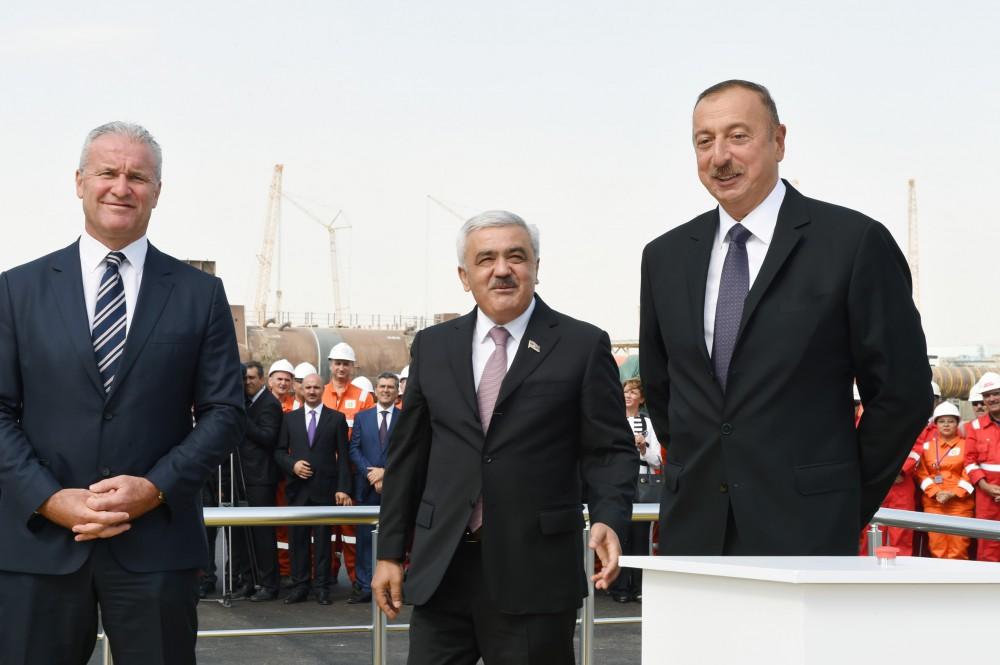 Ilham Aliyev watches Shah Deniz 2 jacket go offshore (PHOTO)