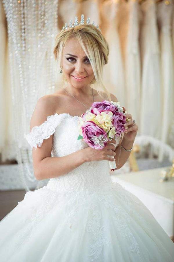 Азербайджанская телеведущая в свадебном платье (ФОТО)