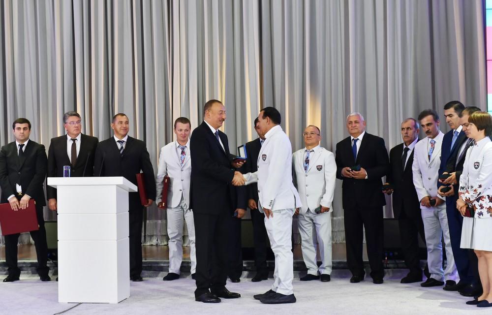 Президент Ильхам Алиев и его супруга встретились с участвовавшими в XXXI Летних Олимпийских играх спортсменами