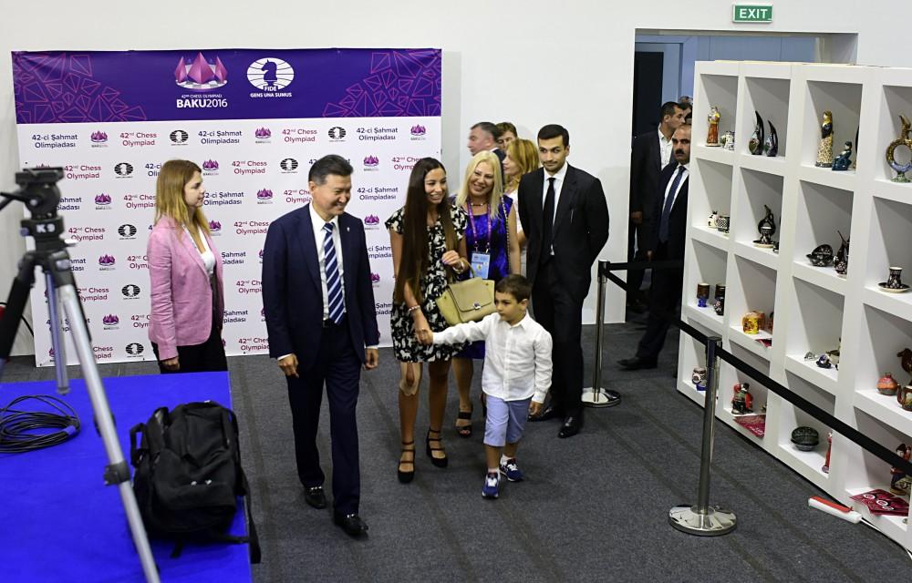 Выставочный зал Бакинской шахматной олимпиады вызывает большой интерес у любителей спорта (ФОТО)