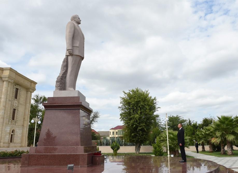 Президент Ильхам Алиев  прибыл в Сальянский район