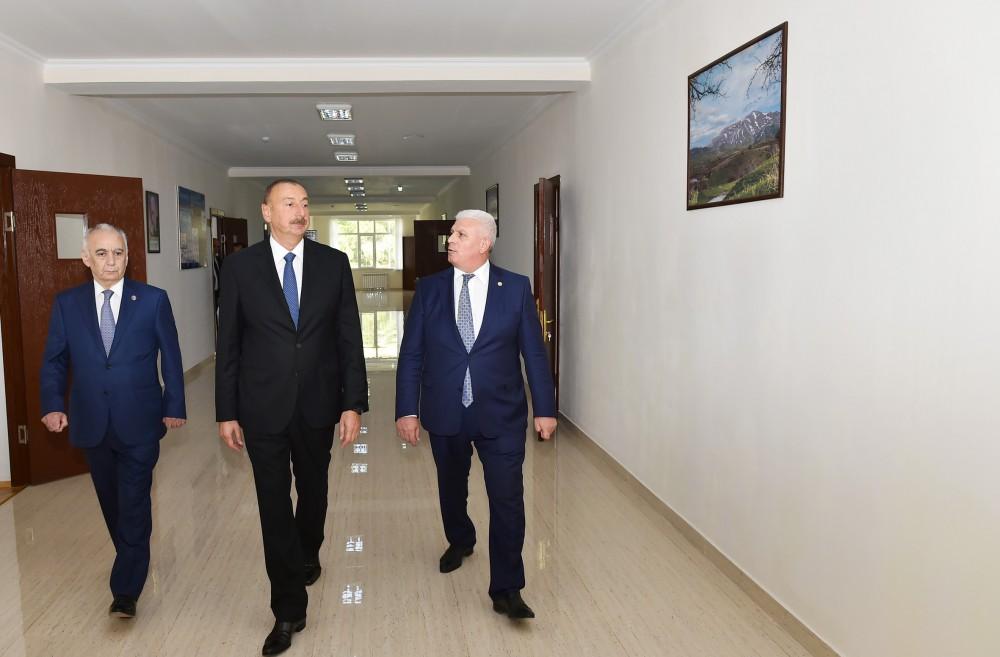Президент  Ильхам Алиев ознакомился с условиями, созданными в новом учебном корпусе школы № 245 в Баку (ФОТО)