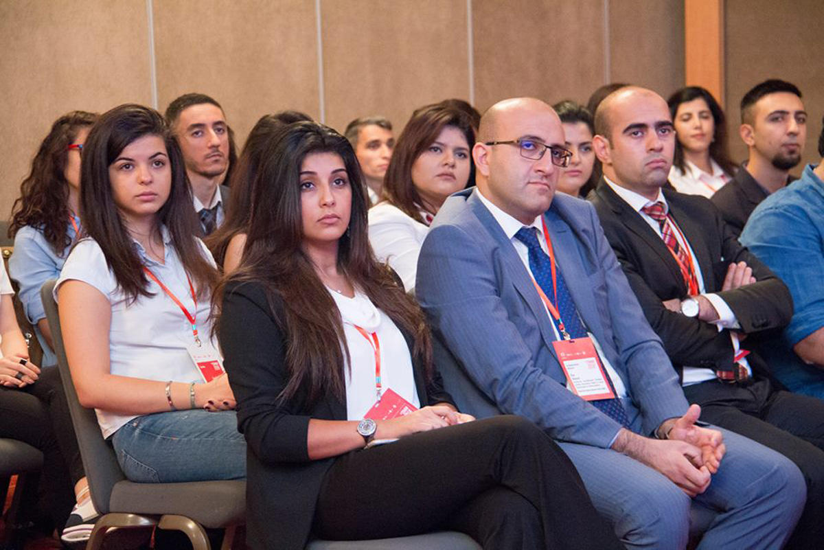 Социальные сети сегодня! В Баку состоялась презентация SMM 2016 Business Breakfast (ФОТО)