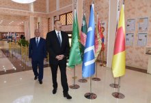Президент Азербайджана ознакомился с условиями на Площади флага и Музее флага в Хачмазе (ФОТО)