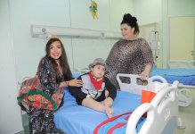 Вице-президент Фонда Гейдара Алиева Лейла Алиева побывала в Детской клинике Национального центра онкологии (ФОТО)