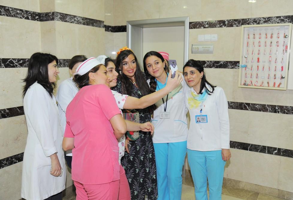 Heydər Əliyev Fondunun vitse-prezidenti Leyla Əliyeva Milli Onkologiya Mərkəzinin Uşaq Klinikasında olub (FOTO)