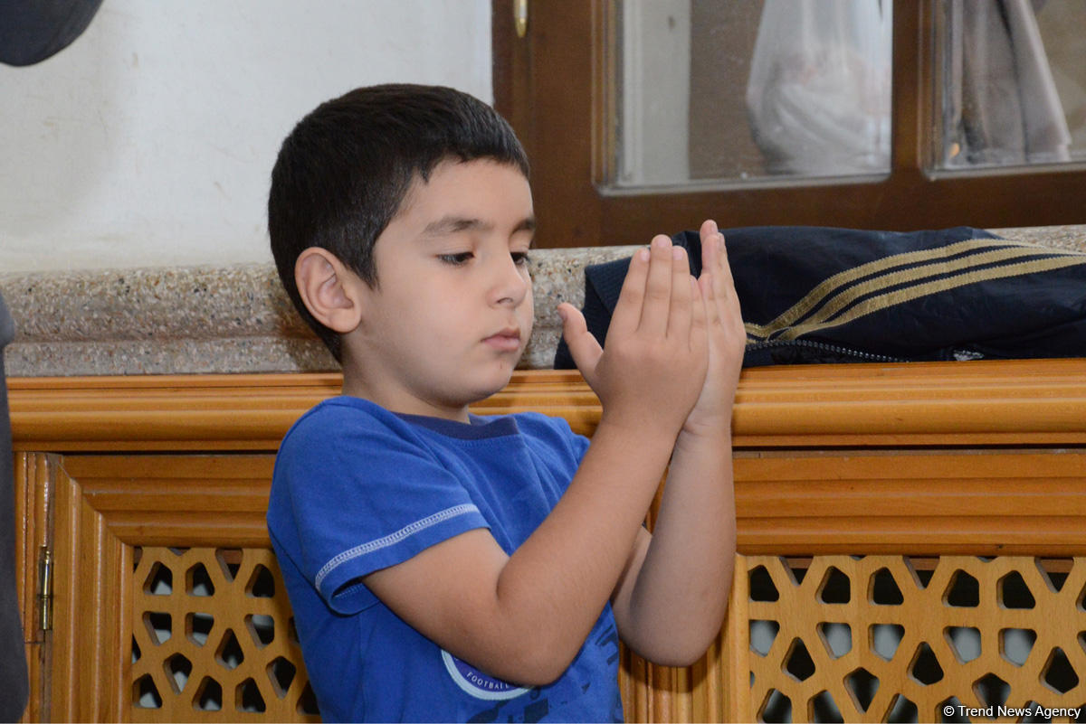 Bakıda bayram namazı (FOTOSESSİYA)