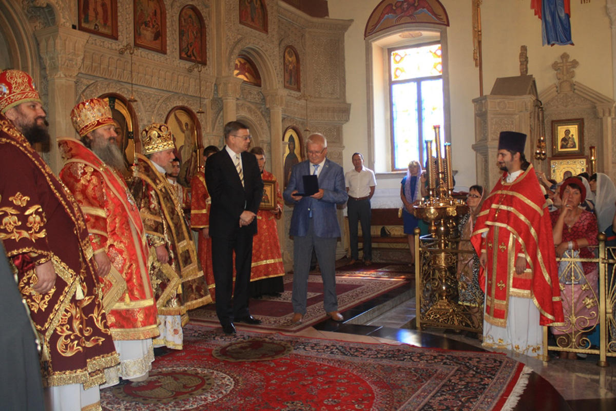 Архиепископу Бакинскому и Азербайджанскому вручен Почетный знак Россотрудничества  (ФОТО)