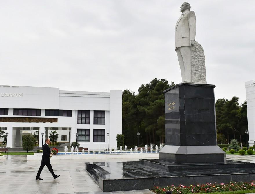Ilham Aliyev visits national leader’s statue in Sabirabad (PHOTO)