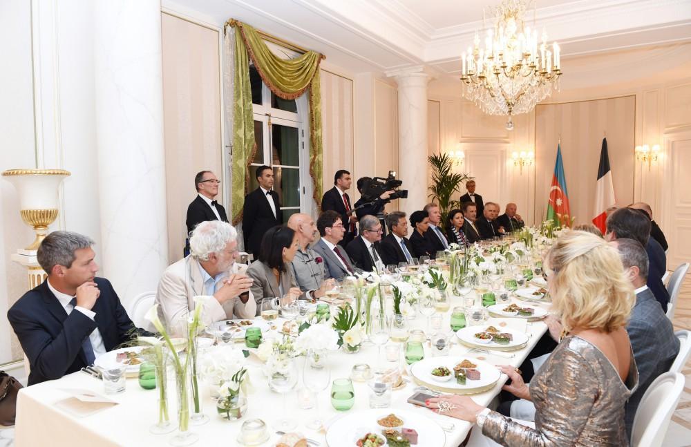 Первая леди Мехрибан Алиева приняла участие в церемонии открытия "Азербайджанского городка" в Париже (ФОТО)