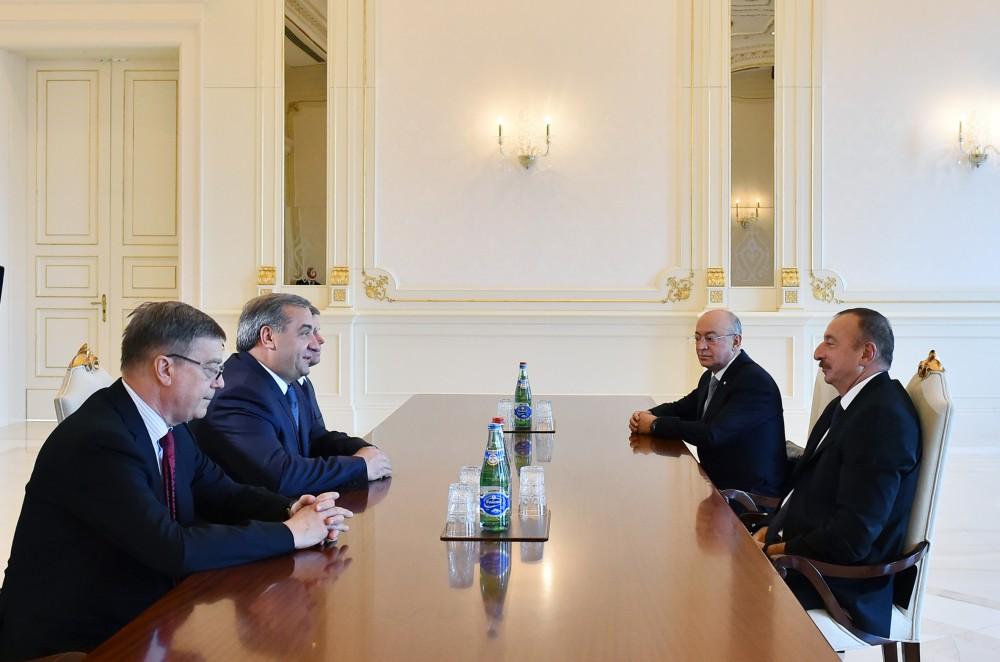 Президент Азербайджана принял министра гражданской обороны России