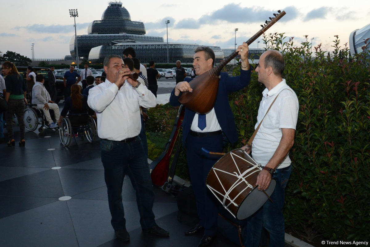 Paralimpiyaçılarımız Vətənə döndülər (FOTO)